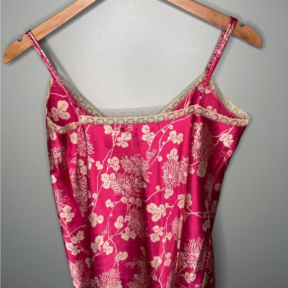 Victoria’s Secret 2000’s Hot Pink Satin Floral Lace Lined Open Split Mini Slip - Picture 7 of 10